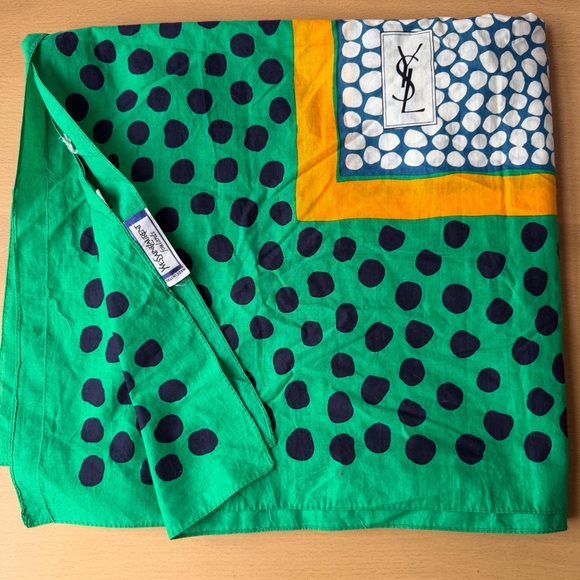 VINTAGE YSL Yves Saint Laurent Oversized 50”x 50” Shawl Scarf Wrap VIVID GREEN - Picture 3 of 16